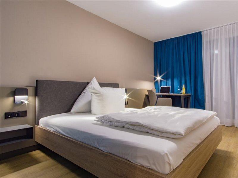 Hotel Berlin 진델핑겐 외부 사진
