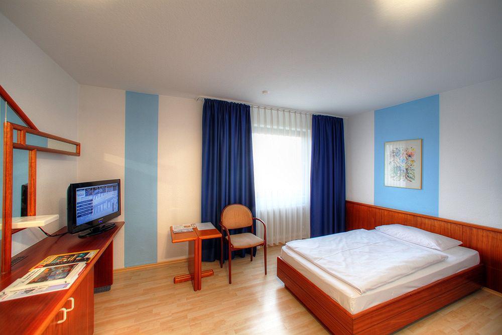 Hotel Berlin 진델핑겐 외부 사진