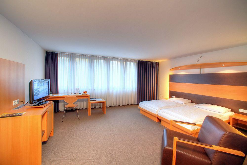 Hotel Berlin 진델핑겐 외부 사진
